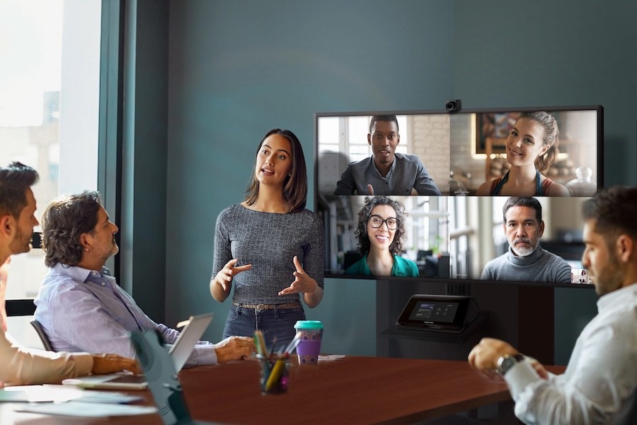 A group of people in a hybrid meeting.